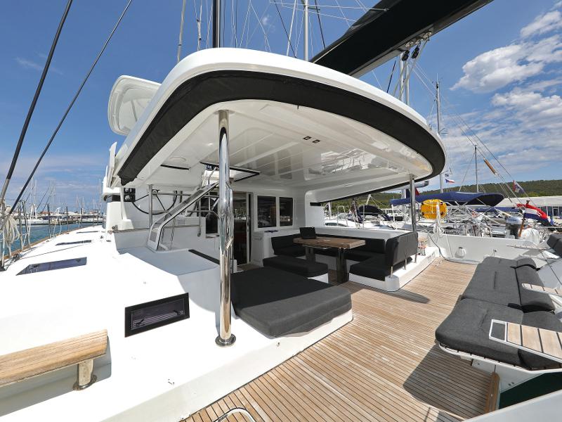Book yachts online - catamaran - Lagoon 52 - SEA DWELLER (ex.TEQUILA SUNRISE) AC Generator Watermaker - rent