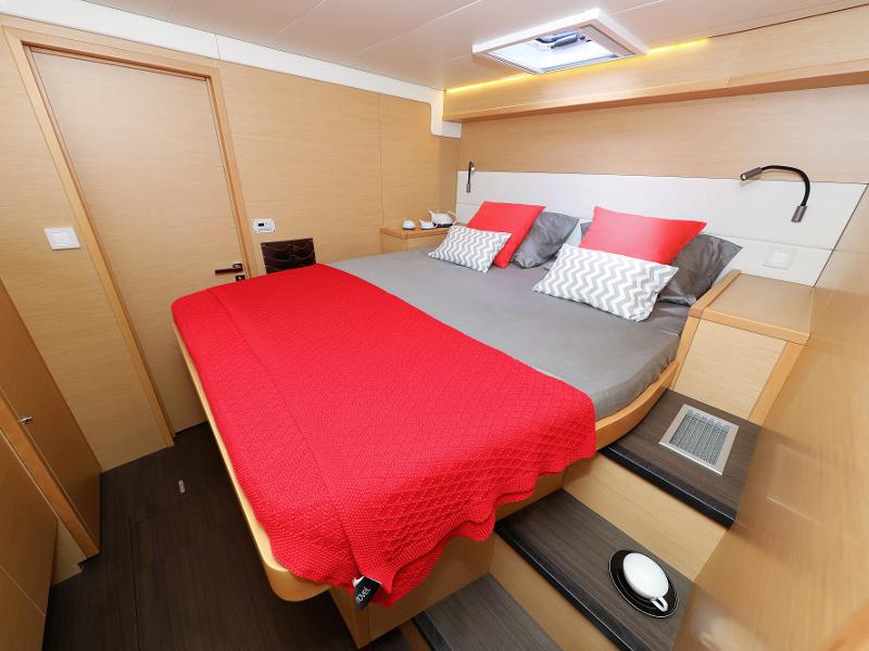 Book yachts online - catamaran - Lagoon 52 - SEA DWELLER (ex.TEQUILA SUNRISE) AC Generator Watermaker - rent