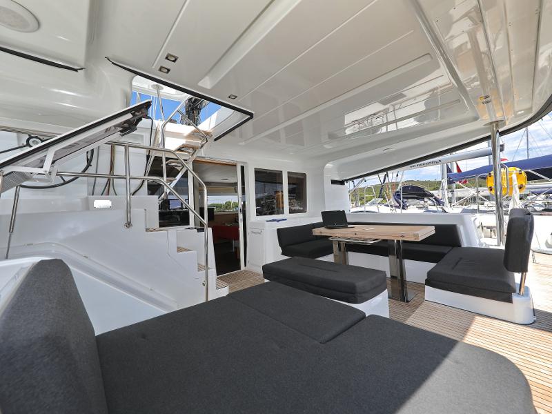 Book yachts online - catamaran - Lagoon 52 - SEA DWELLER (ex.TEQUILA SUNRISE) AC Generator Watermaker - rent
