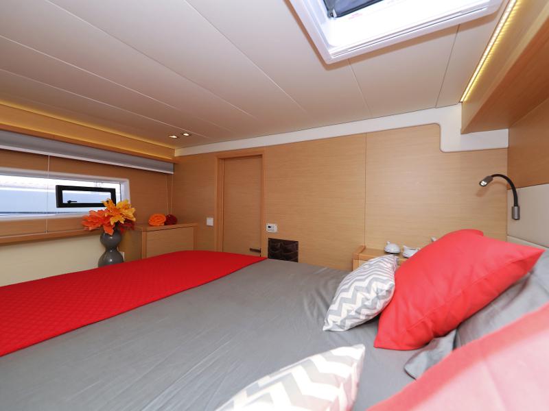 Book yachts online - catamaran - Lagoon 52 - SEA DWELLER (ex.TEQUILA SUNRISE) AC Generator Watermaker - rent