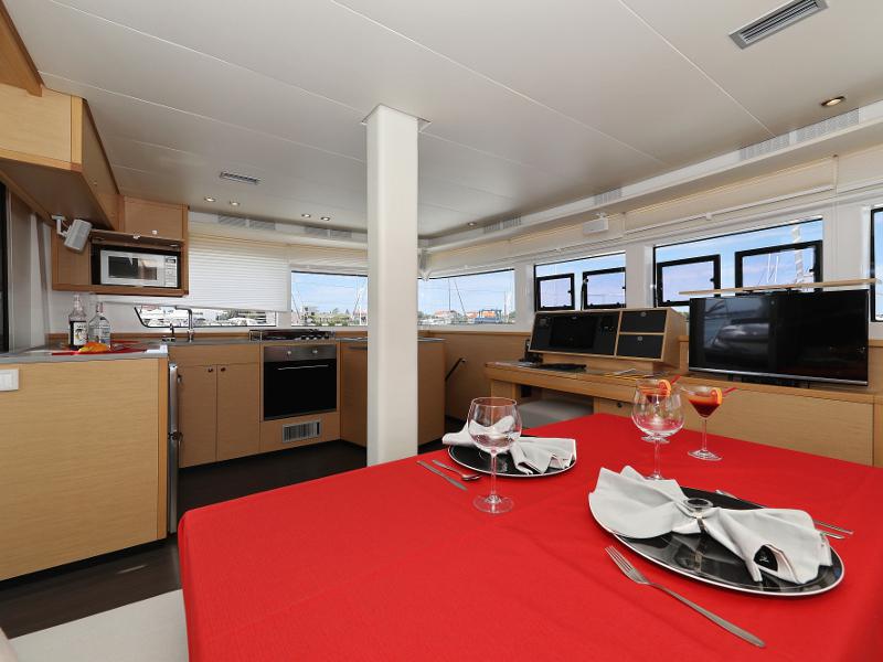 Book yachts online - catamaran - Lagoon 52 - SEA DWELLER (ex.TEQUILA SUNRISE) AC Generator Watermaker - rent