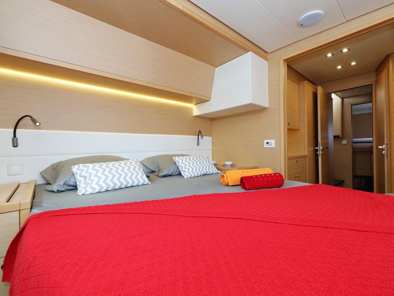 Book yachts online - catamaran - Lagoon 52 - SEA DWELLER (ex.TEQUILA SUNRISE) AC Generator Watermaker - rent