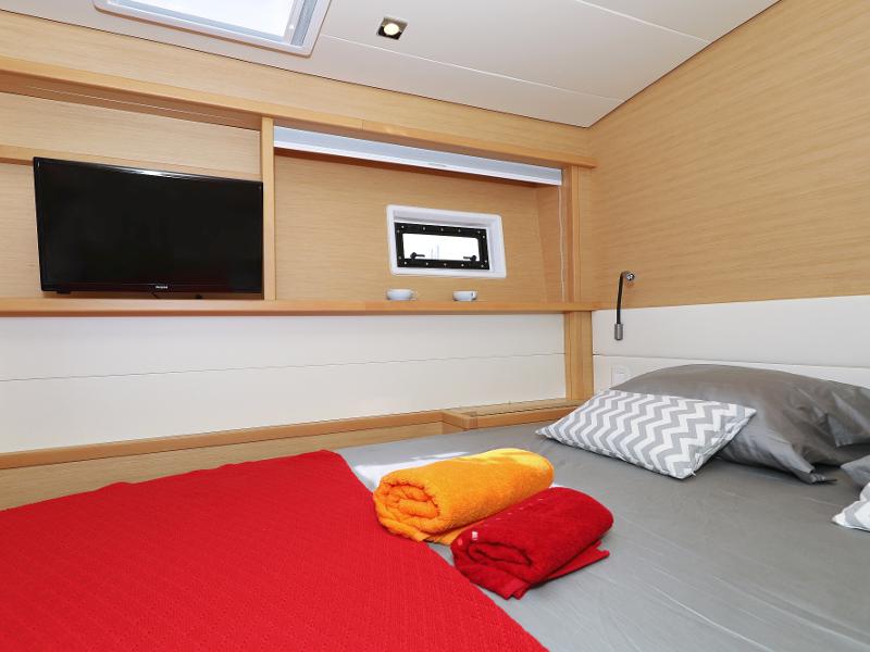 Book yachts online - catamaran - Lagoon 52 - SEA DWELLER (ex.TEQUILA SUNRISE) AC Generator Watermaker - rent