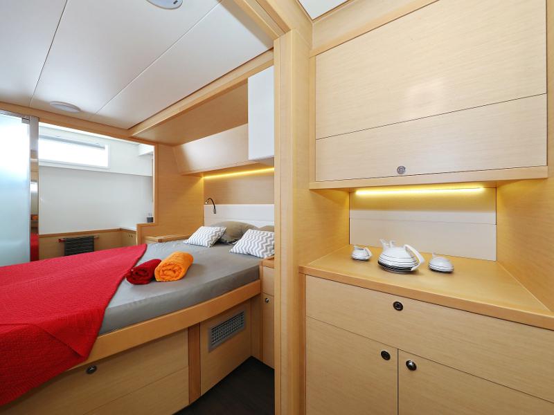 Book yachts online - catamaran - Lagoon 52 - SEA DWELLER (ex.TEQUILA SUNRISE) AC Generator Watermaker - rent