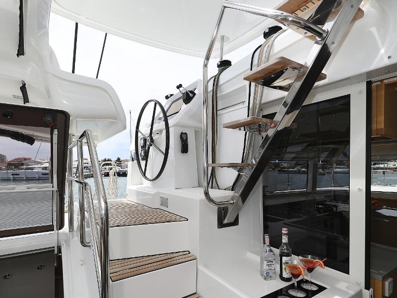 Book yachts online - catamaran - Lagoon 52 - SEA DWELLER (ex.TEQUILA SUNRISE) AC Generator Watermaker - rent