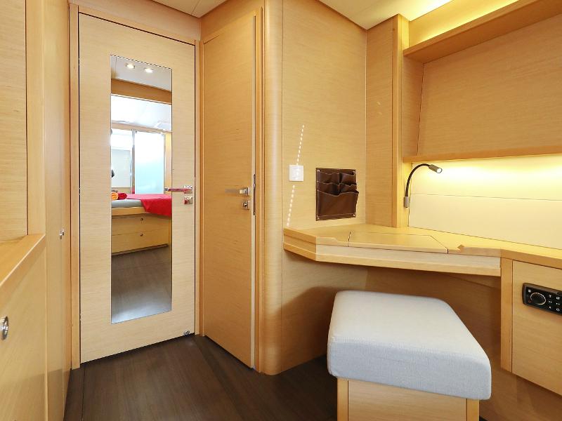 Book yachts online - catamaran - Lagoon 52 - SEA DWELLER (ex.TEQUILA SUNRISE) AC Generator Watermaker - rent