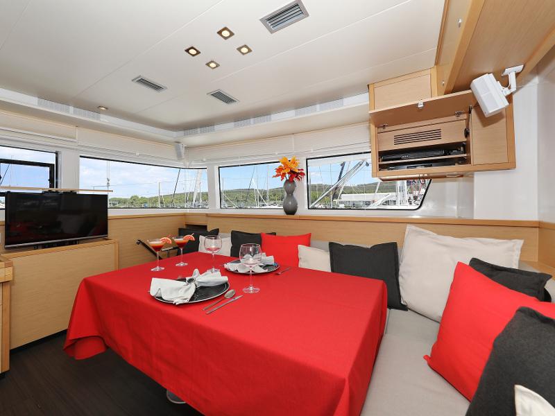 Book yachts online - catamaran - Lagoon 52 - SEA DWELLER (ex.TEQUILA SUNRISE) AC Generator Watermaker - rent