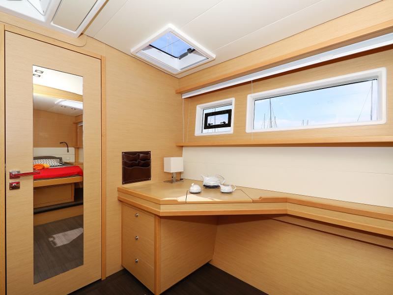 Book yachts online - catamaran - Lagoon 52 - SEA DWELLER (ex.TEQUILA SUNRISE) AC Generator Watermaker - rent