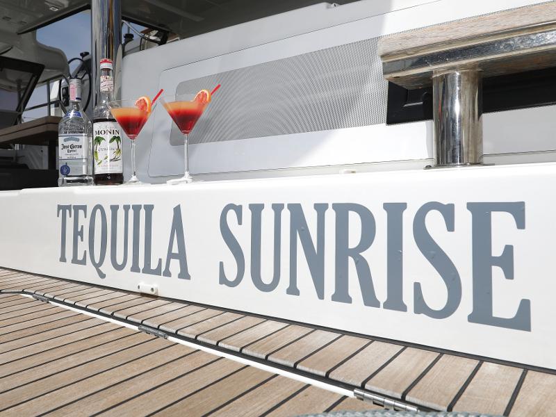 Book yachts online - catamaran - Lagoon 52 - SEA DWELLER (ex.TEQUILA SUNRISE) AC Generator Watermaker - rent