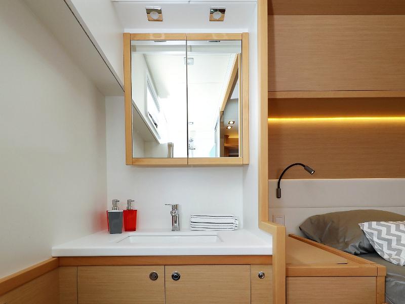 Book yachts online - catamaran - Lagoon 52 - SEA DWELLER (ex.TEQUILA SUNRISE) AC Generator Watermaker - rent