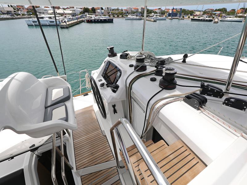 Book yachts online - catamaran - Lagoon 52 - SEA DWELLER (ex.TEQUILA SUNRISE) AC Generator Watermaker - rent