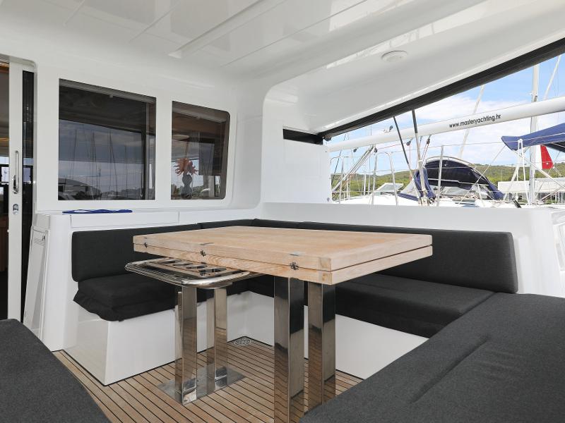 Book yachts online - catamaran - Lagoon 52 - SEA DWELLER (ex.TEQUILA SUNRISE) AC Generator Watermaker - rent