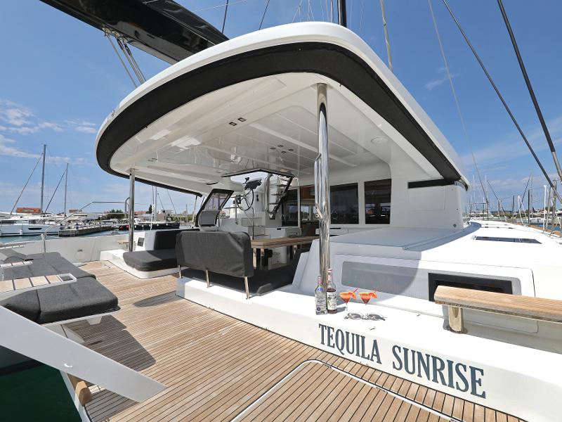 Book yachts online - catamaran - Lagoon 52 - SEA DWELLER (ex.TEQUILA SUNRISE) AC Generator Watermaker - rent