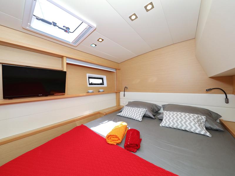 Book yachts online - catamaran - Lagoon 52 - SEA DWELLER (ex.TEQUILA SUNRISE) AC Generator Watermaker - rent