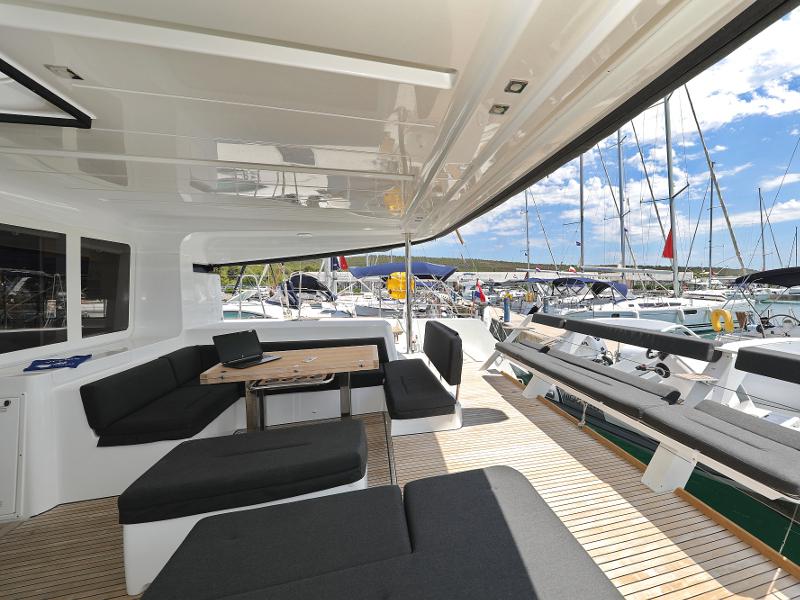 Book yachts online - catamaran - Lagoon 52 - SEA DWELLER (ex.TEQUILA SUNRISE) AC Generator Watermaker - rent