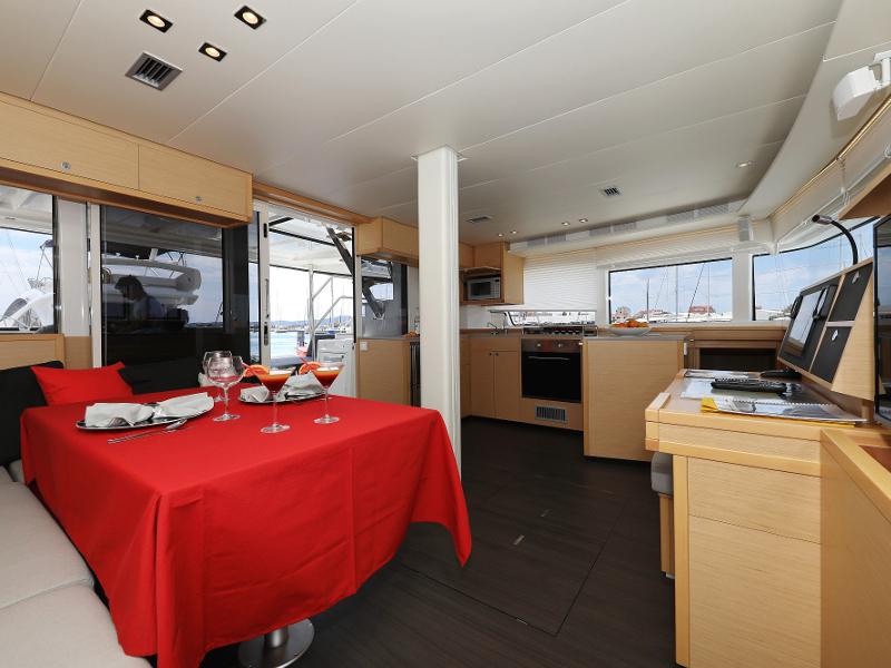 Book yachts online - catamaran - Lagoon 52 - SEA DWELLER (ex.TEQUILA SUNRISE) AC Generator Watermaker - rent