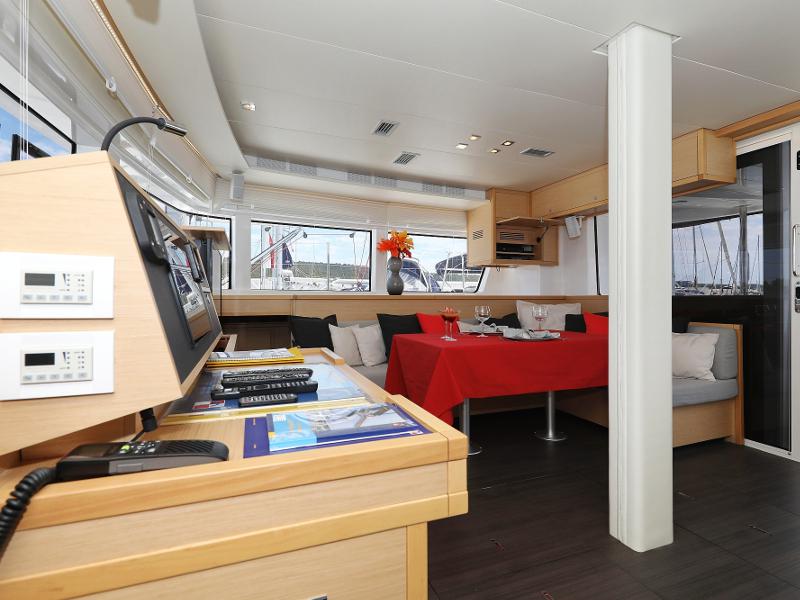 Book yachts online - catamaran - Lagoon 52 - SEA DWELLER (ex.TEQUILA SUNRISE) AC Generator Watermaker - rent