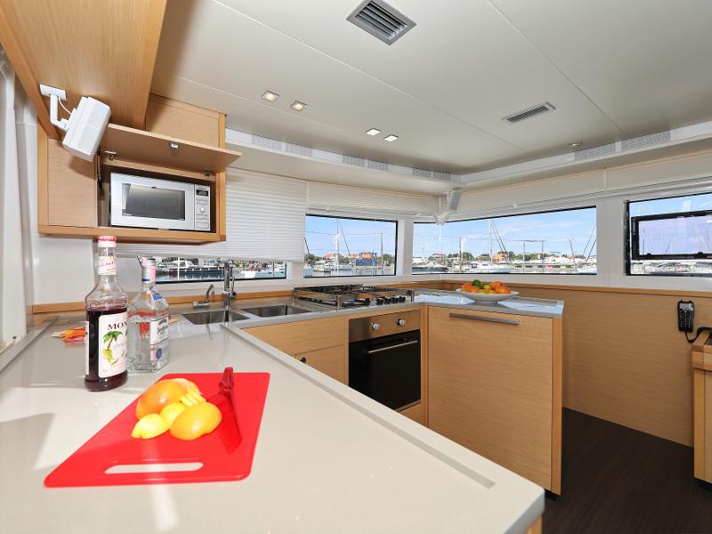 Book yachts online - catamaran - Lagoon 52 - SEA DWELLER (ex.TEQUILA SUNRISE) AC Generator Watermaker - rent