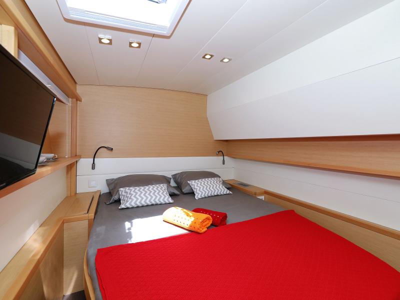 Book yachts online - catamaran - Lagoon 52 - SEA DWELLER (ex.TEQUILA SUNRISE) AC Generator Watermaker - rent