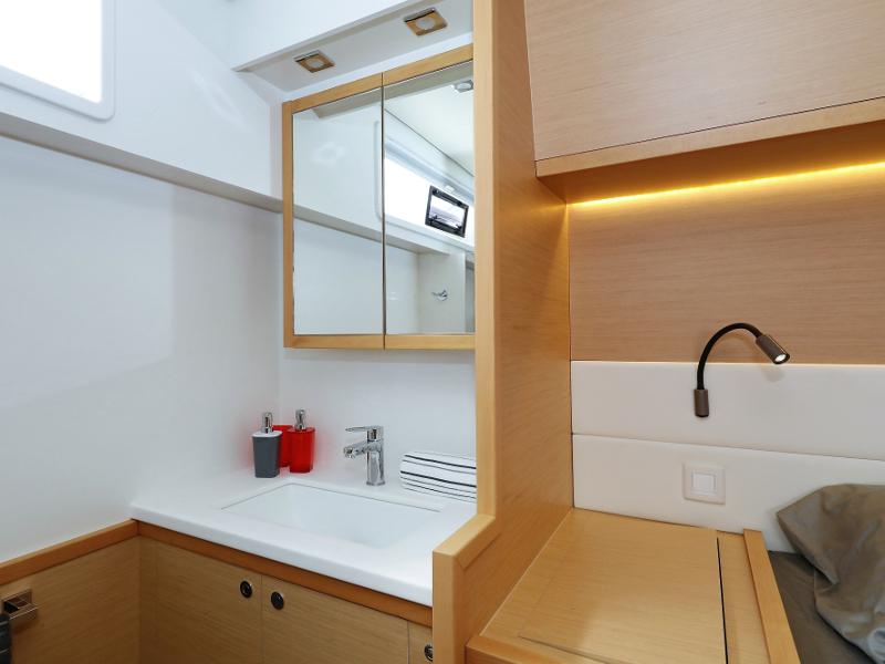 Book yachts online - catamaran - Lagoon 52 - SEA DWELLER (ex.TEQUILA SUNRISE) AC Generator Watermaker - rent