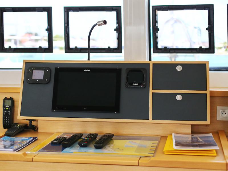 Book yachts online - catamaran - Lagoon 52 - SEA DWELLER (ex.TEQUILA SUNRISE) AC Generator Watermaker - rent