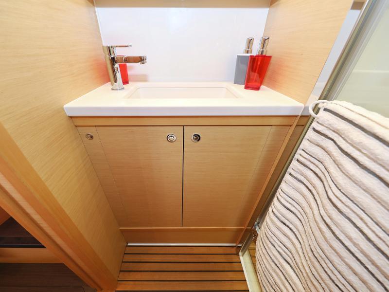 Book yachts online - catamaran - Lagoon 52 - SEA DWELLER (ex.TEQUILA SUNRISE) AC Generator Watermaker - rent