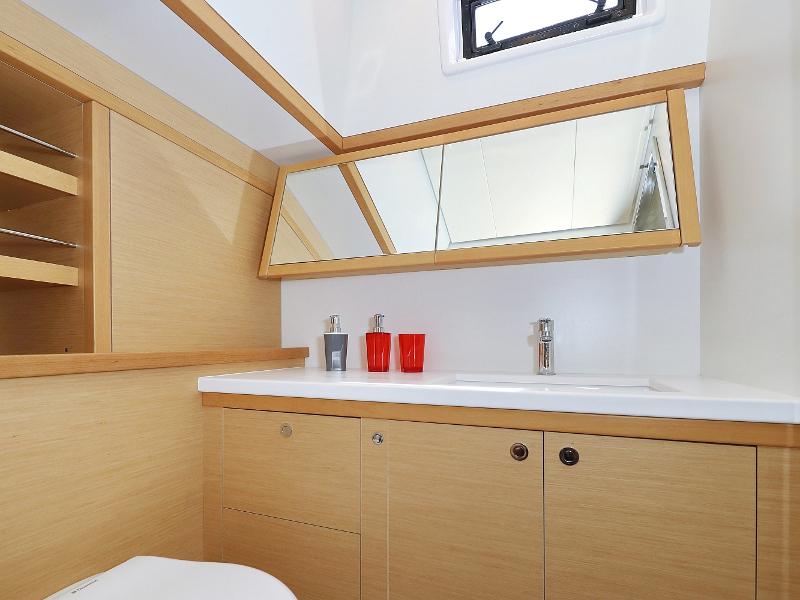 Book yachts online - catamaran - Lagoon 52 - SEA DWELLER (ex.TEQUILA SUNRISE) AC Generator Watermaker - rent