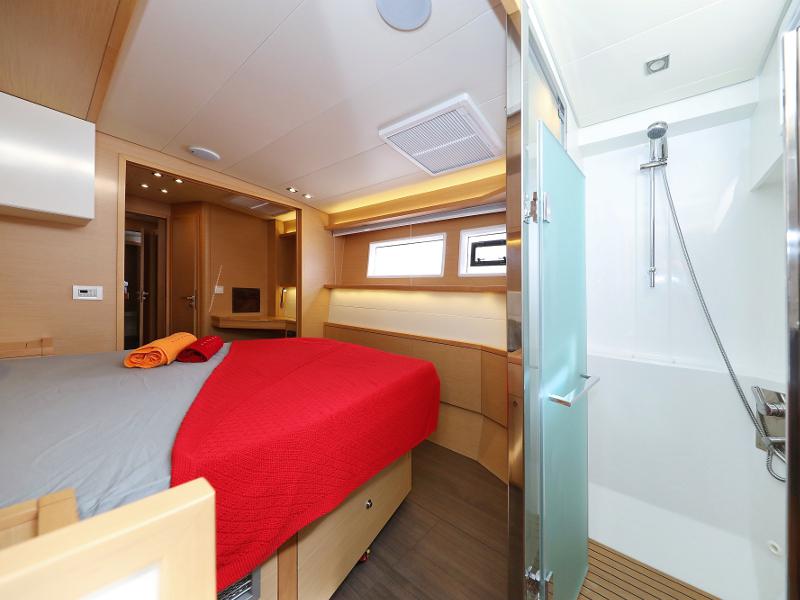 Book yachts online - catamaran - Lagoon 52 - SEA DWELLER (ex.TEQUILA SUNRISE) AC Generator Watermaker - rent