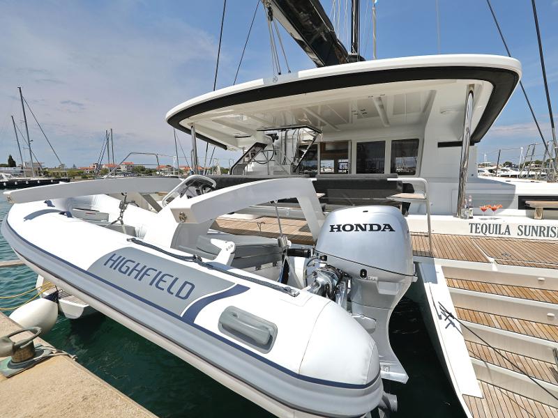 Book yachts online - catamaran - Lagoon 52 - SEA DWELLER (ex.TEQUILA SUNRISE) AC Generator Watermaker - rent