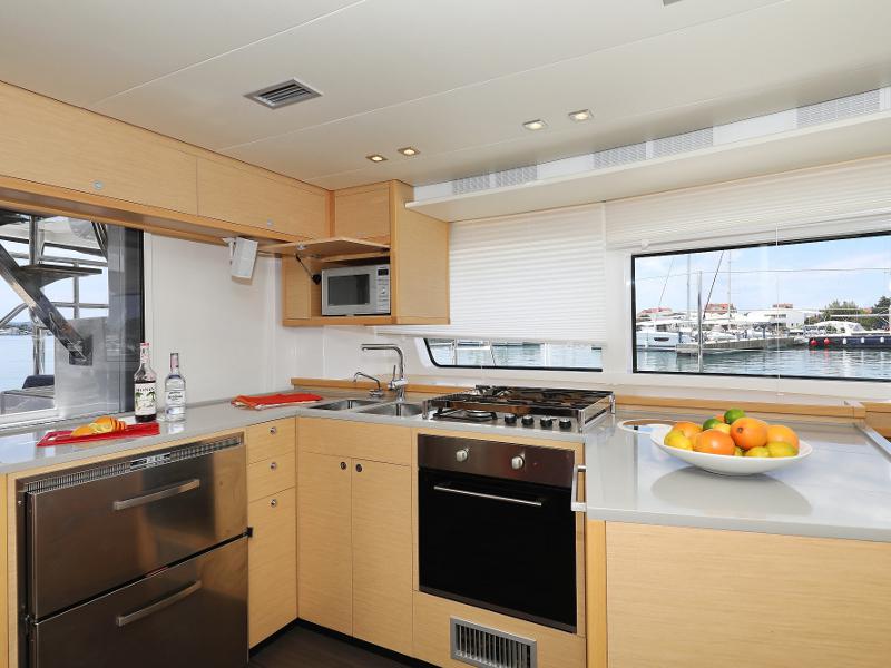 Book yachts online - catamaran - Lagoon 52 - SEA DWELLER (ex.TEQUILA SUNRISE) AC Generator Watermaker - rent