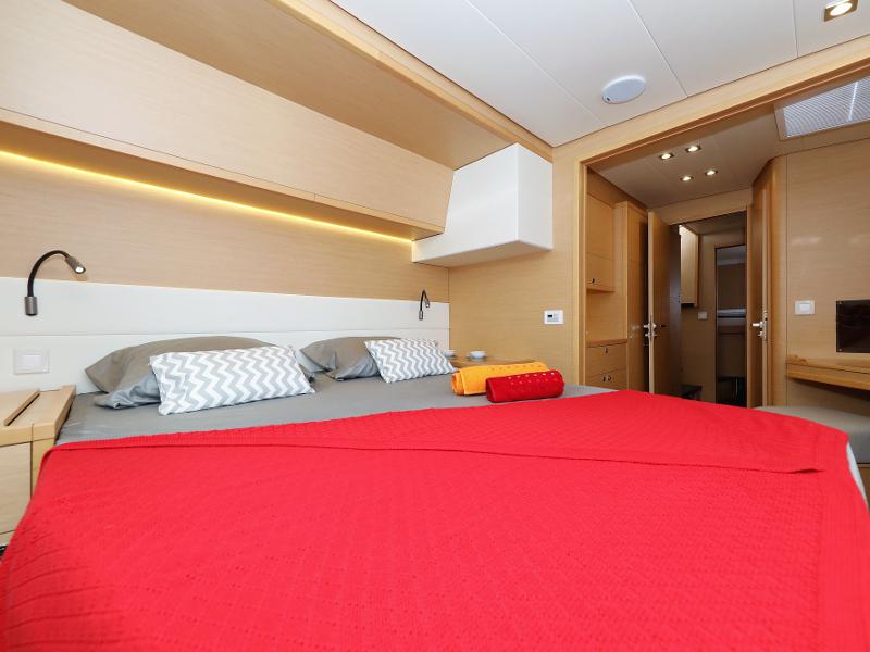 Book yachts online - catamaran - Lagoon 52 - SEA DWELLER (ex.TEQUILA SUNRISE) AC Generator Watermaker - rent