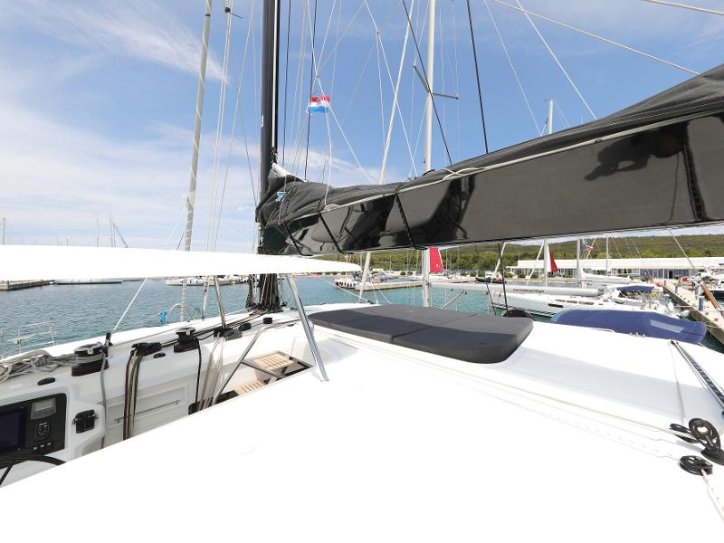 Book yachts online - catamaran - Lagoon 52 - SEA DWELLER (ex.TEQUILA SUNRISE) AC Generator Watermaker - rent