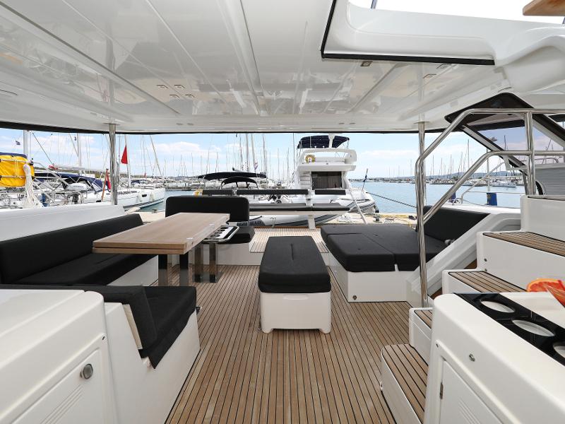 Book yachts online - catamaran - Lagoon 52 - SEA DWELLER (ex.TEQUILA SUNRISE) AC Generator Watermaker - rent