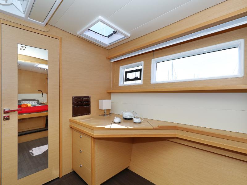 Book yachts online - catamaran - Lagoon 52 - SEA DWELLER (ex.TEQUILA SUNRISE) AC Generator Watermaker - rent
