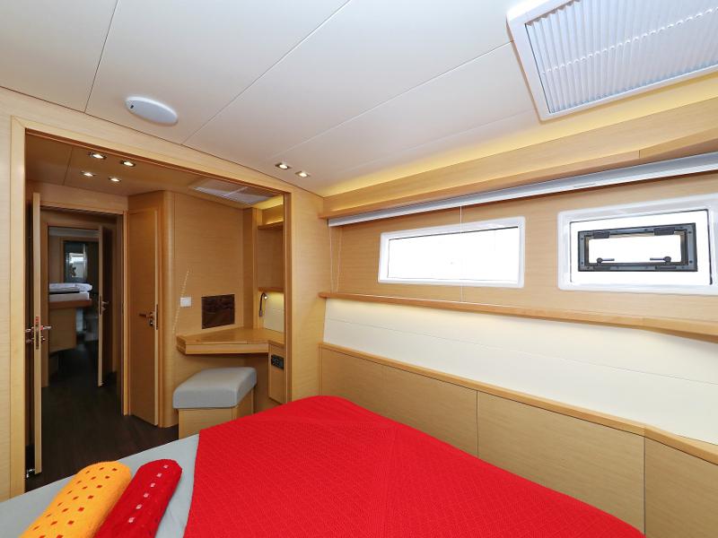 Book yachts online - catamaran - Lagoon 52 - SEA DWELLER (ex.TEQUILA SUNRISE) AC Generator Watermaker - rent