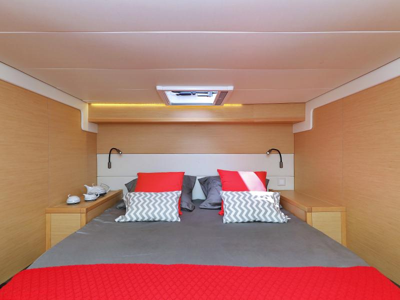 Book yachts online - catamaran - Lagoon 52 - SEA DWELLER (ex.TEQUILA SUNRISE) AC Generator Watermaker - rent
