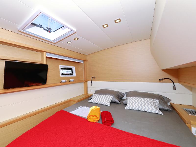 Book yachts online - catamaran - Lagoon 52 - SEA DWELLER (ex.TEQUILA SUNRISE) AC Generator Watermaker - rent