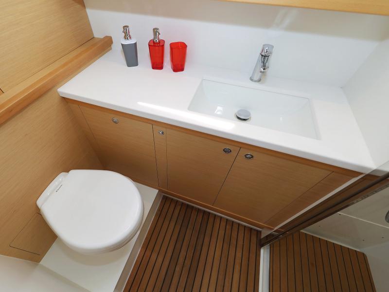 Book yachts online - catamaran - Lagoon 52 - SEA DWELLER (ex.TEQUILA SUNRISE) AC Generator Watermaker - rent