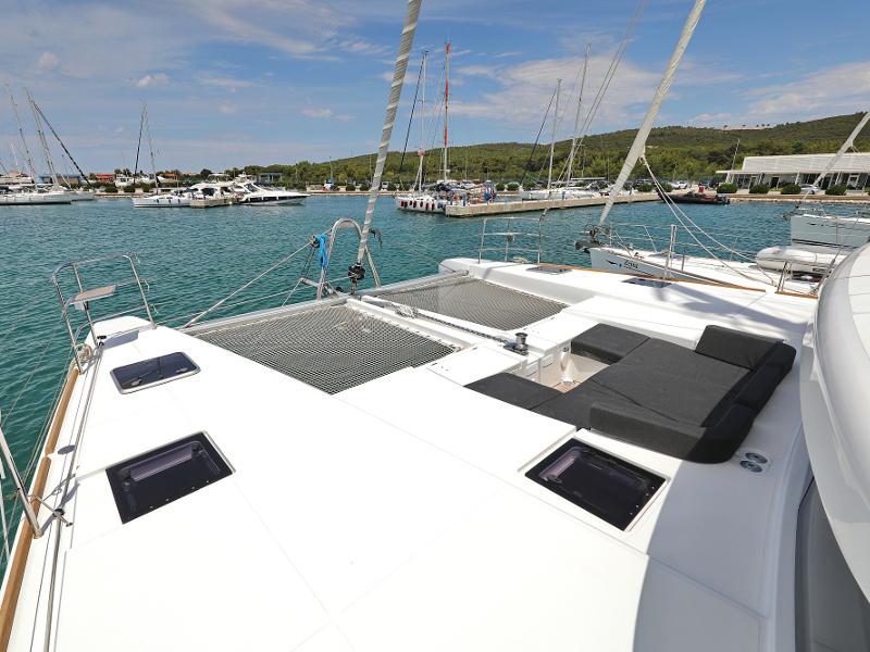 Book yachts online - catamaran - Lagoon 52 - SEA DWELLER (ex.TEQUILA SUNRISE) AC Generator Watermaker - rent