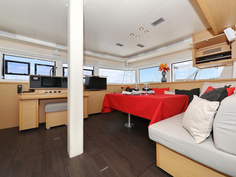 Book yachts online - catamaran - Lagoon 52 - SEA DWELLER (ex.TEQUILA SUNRISE) AC Generator Watermaker - rent