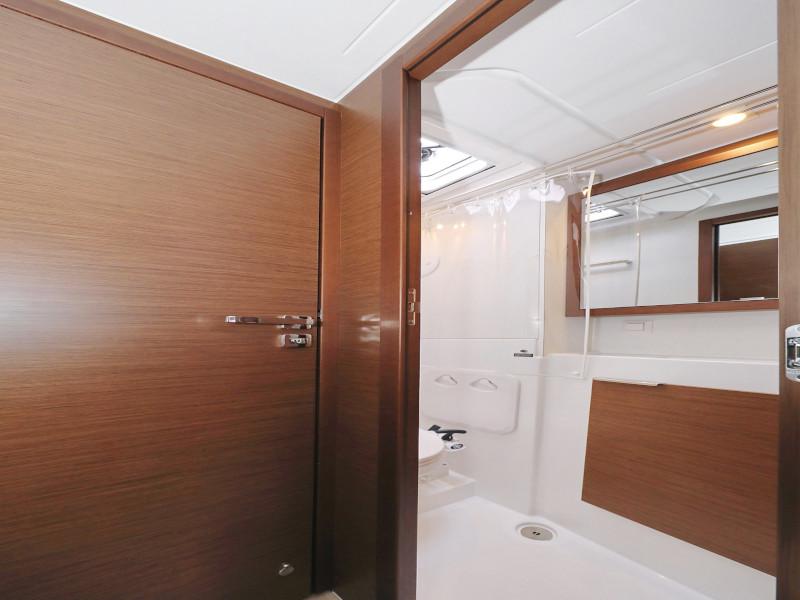 Book yachts online - catamaran - Lagoon 40 - NINA I AC salon + generator - rent