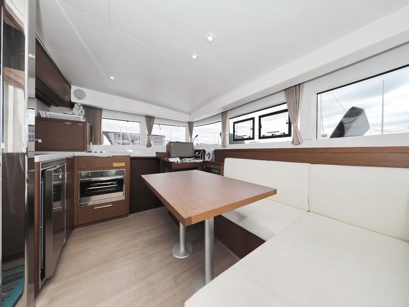 Book yachts online - catamaran - Lagoon 40 - NINA I AC salon + generator - rent