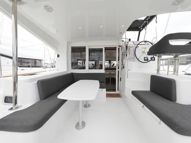 Book yachts online - catamaran - Lagoon 40 - NINA I AC salon + generator - rent