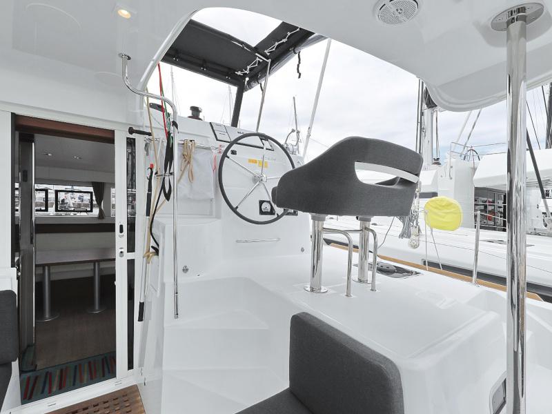 Book yachts online - catamaran - Lagoon 40 - NINA I AC salon + generator - rent