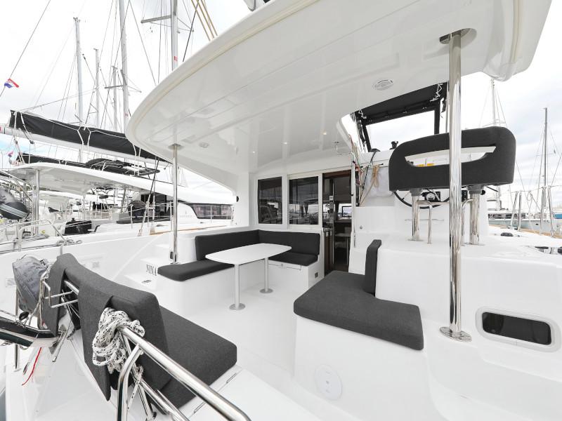 Book yachts online - catamaran - Lagoon 40 - NINA I AC salon + generator - rent