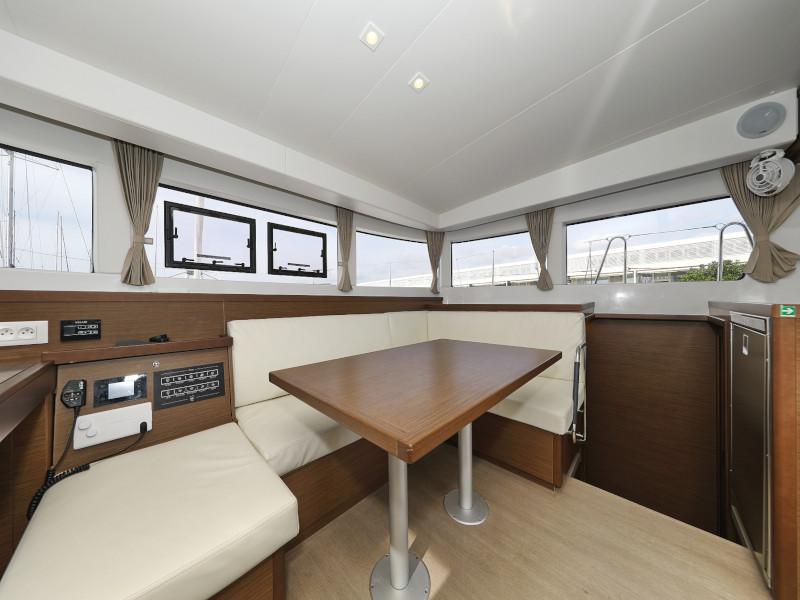 Book yachts online - catamaran - Lagoon 40 - BLUE ANGEL AC salon + generator - rent