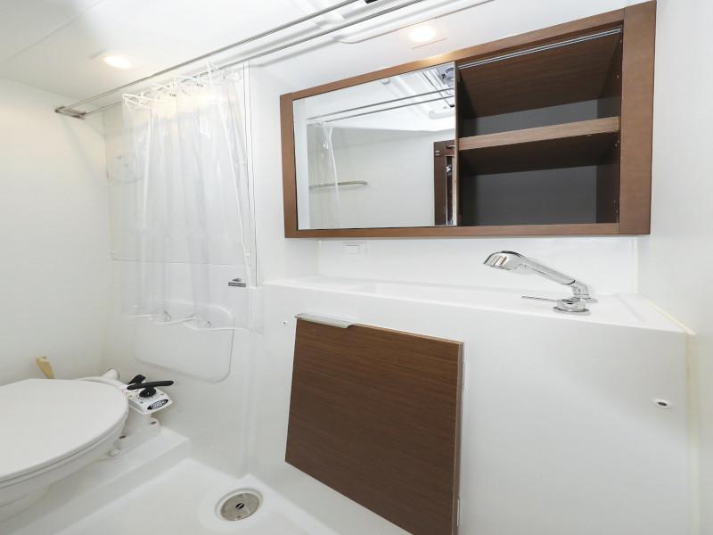 Book yachts online - catamaran - Lagoon 40 - BLUE ANGEL AC salon + generator - rent