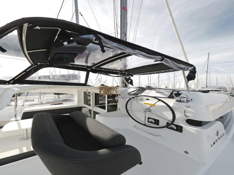 Book yachts online - catamaran - Lagoon 40 - BLUE ANGEL AC salon + generator - rent
