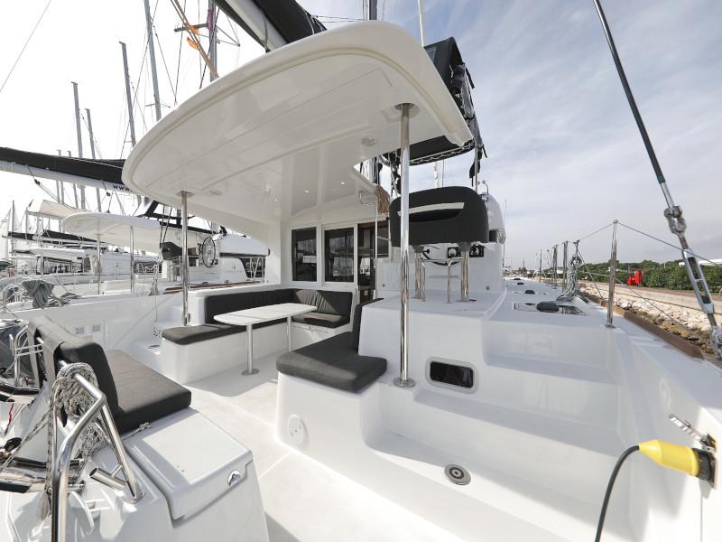Book yachts online - catamaran - Lagoon 40 - BLUE ANGEL AC salon + generator - rent