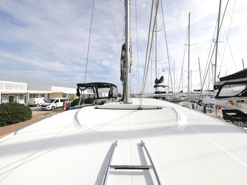 Book yachts online - catamaran - Lagoon 40 - BLUE ANGEL AC salon + generator - rent